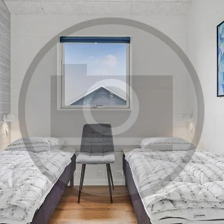 6 Bedroom Awesome In *