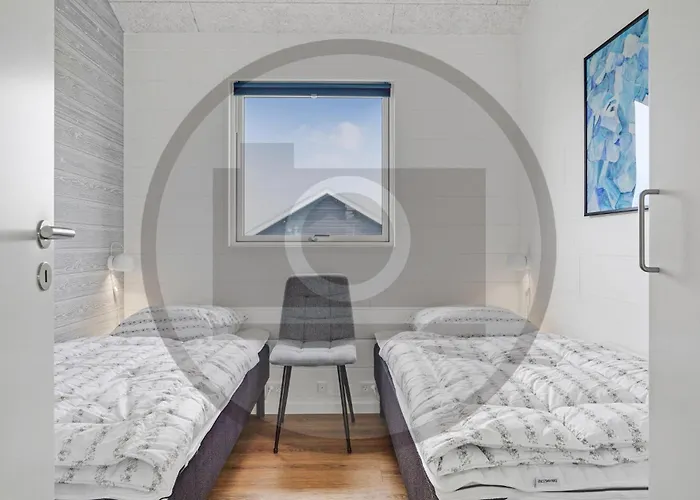 6 Bedroom Awesome In *